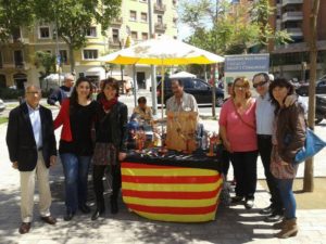 parada-sant-jordi-rosas-solidarias